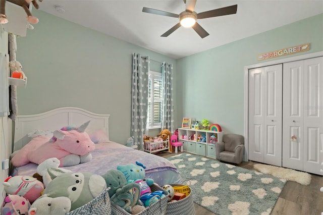 bedroom featuring hardwood / wood-style floors, ceiling fan, and a closet