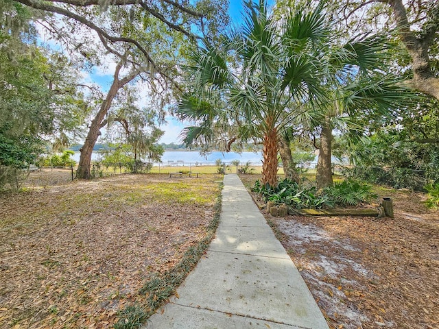 view of yard featuring a water view