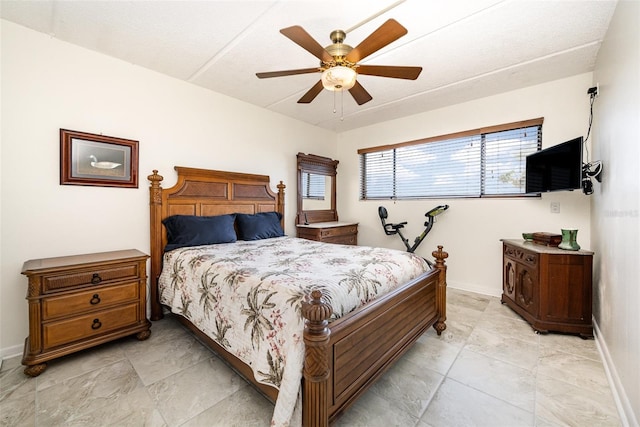 bedroom with ceiling fan