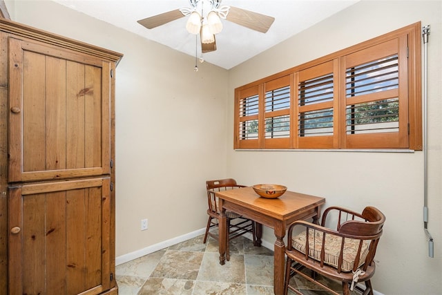 dining space with ceiling fan