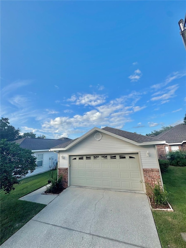 view of front of property with a front yard