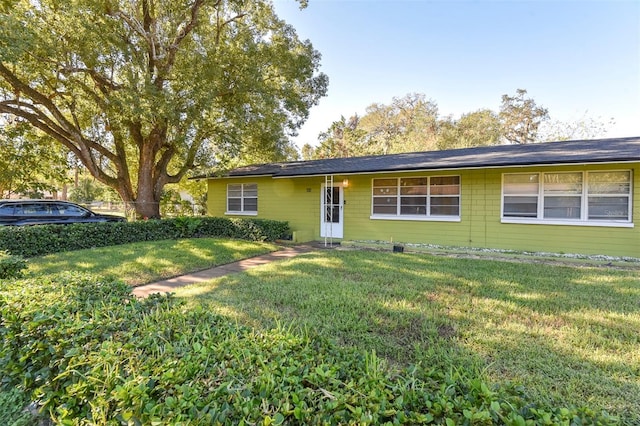 single story home with a front yard