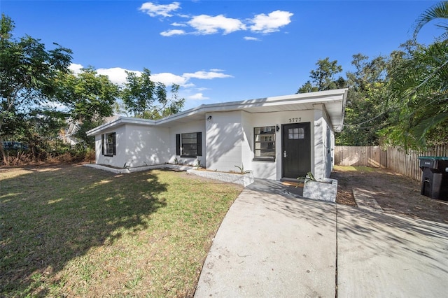 view of front of property with a front lawn