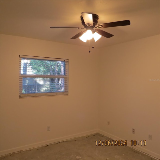 unfurnished room featuring concrete flooring and ceiling fan