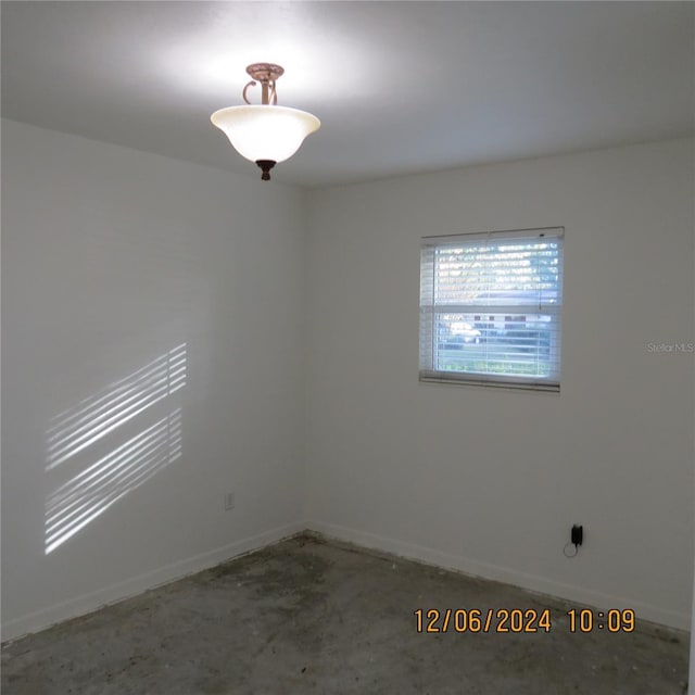 unfurnished room with concrete floors