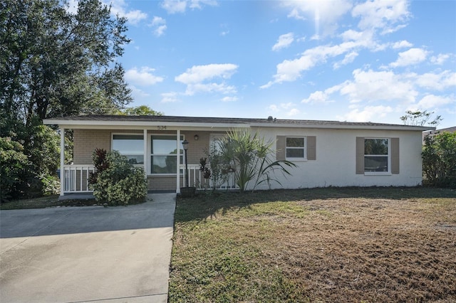 view of front of home featuring a porch and a front lawn