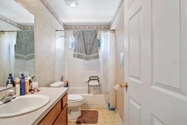 full bathroom with vanity, toilet, and shower / tub combo