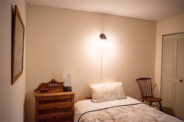 bedroom featuring a closet