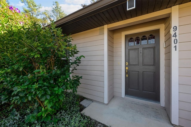 view of property entrance