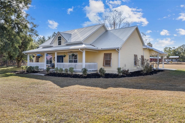 view of front facade featuring a front yard