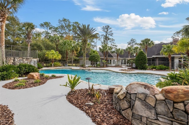 view of swimming pool