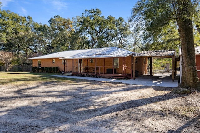 view of front facade featuring a carport and covered porch