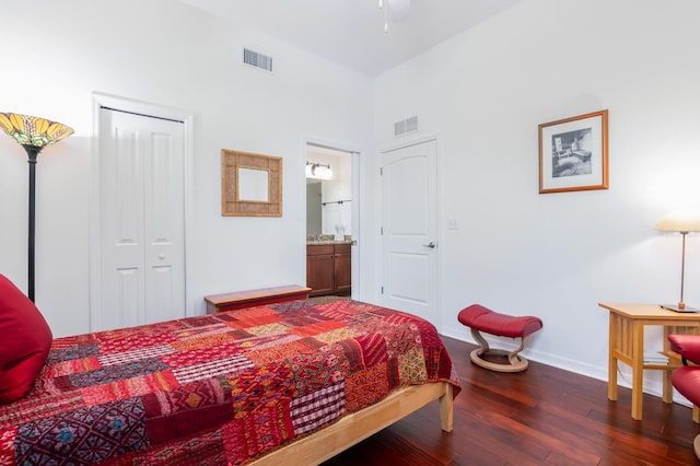 bedroom featuring dark wood-style floors, a closet, visible vents, and baseboards