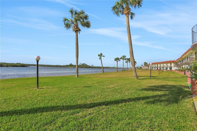 view of yard featuring a water view