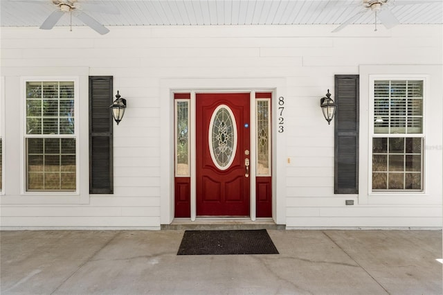 property entrance with ceiling fan