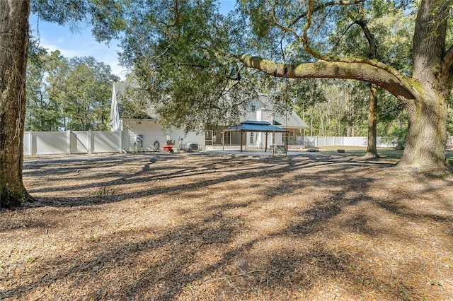 view of yard featuring a patio area