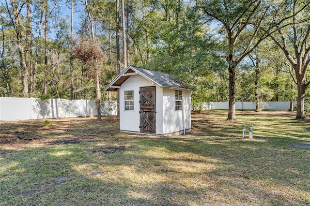 view of outdoor structure featuring a yard