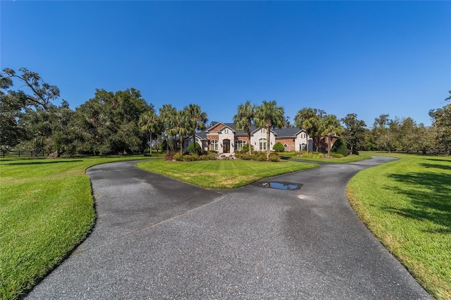 view of front of house featuring a front yard