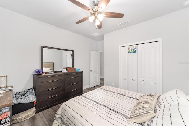 bedroom with hardwood / wood-style floors, ceiling fan, and a closet