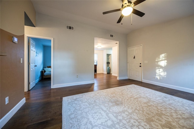 empty room featuring dark hardwood / wood-style floors and ceiling fan