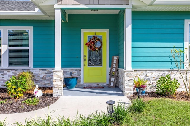 property entrance with covered porch