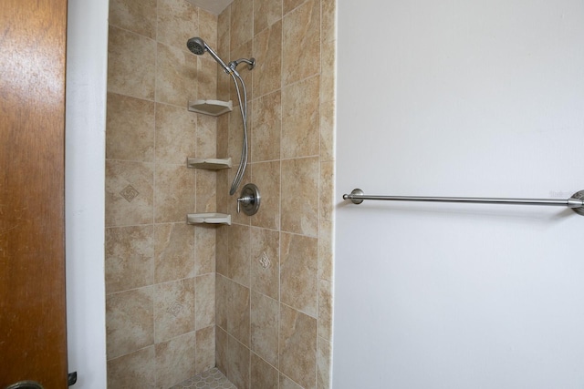 bathroom featuring tiled shower