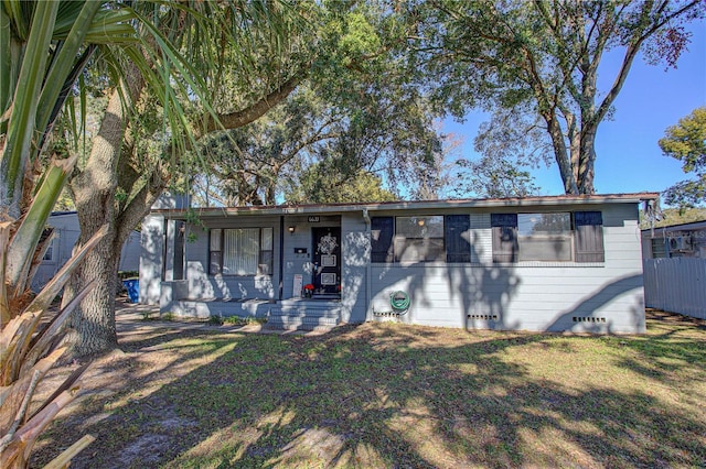 view of front of home with covered porch and a front lawn