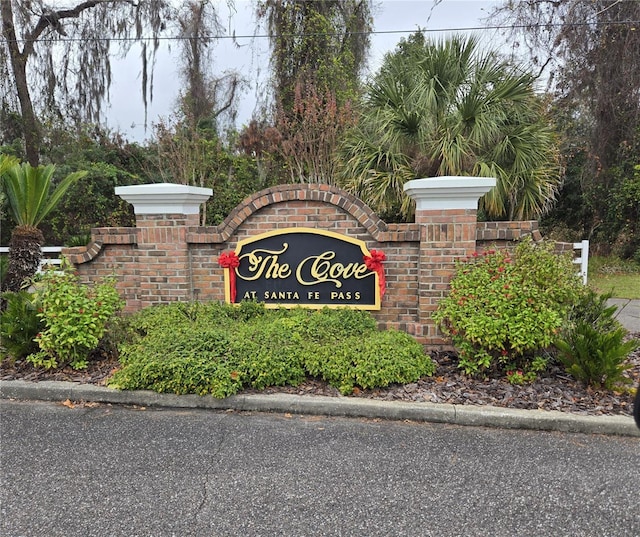 view of community / neighborhood sign