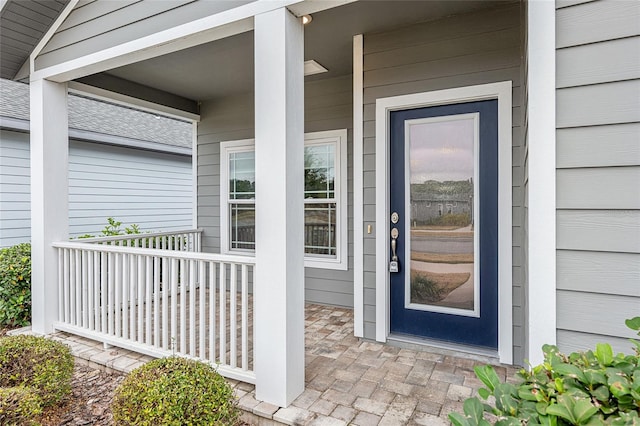 property entrance with covered porch