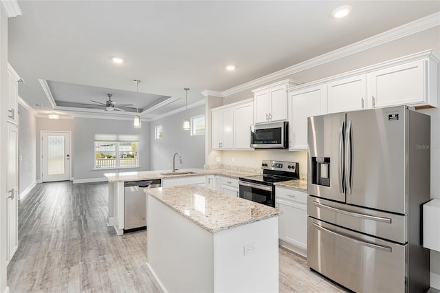 kitchen with kitchen peninsula, appliances with stainless steel finishes, ceiling fan, sink, and white cabinets