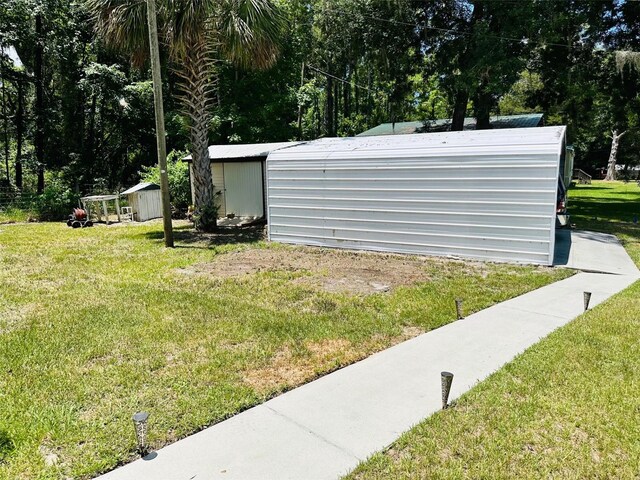 view of yard with a storage shed