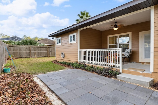 view of patio featuring covered porch and ceiling fan