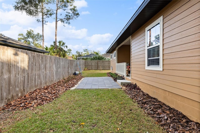 view of yard featuring a patio area