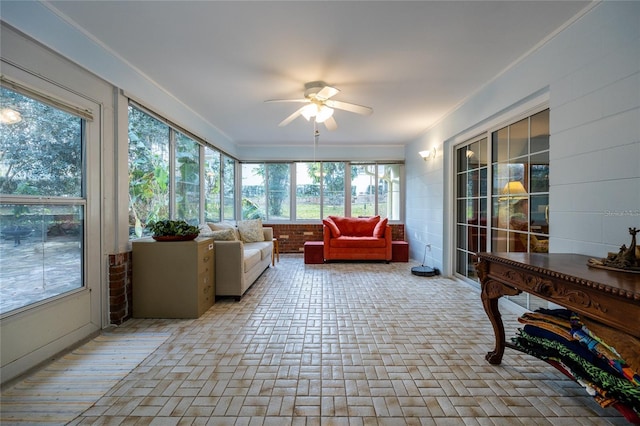 sunroom with ceiling fan