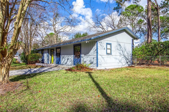 ranch-style home with a front lawn