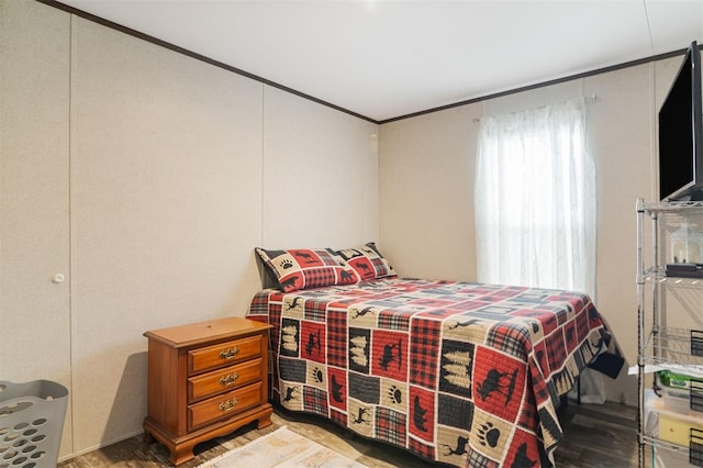 bedroom featuring light hardwood / wood-style floors and crown molding