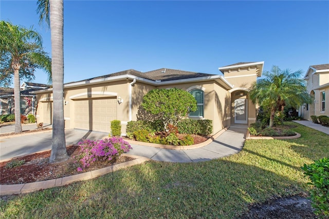 view of front of property featuring a front lawn and a garage