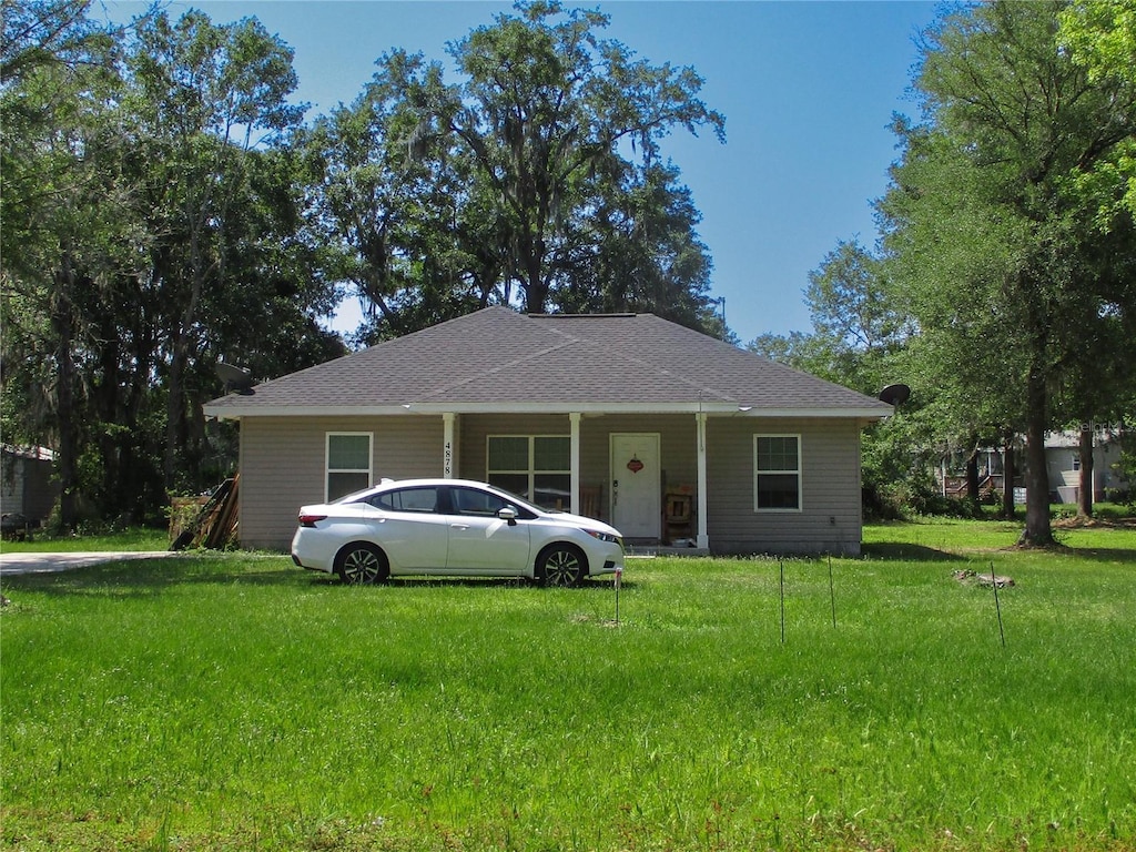 ranch-style home with a front yard