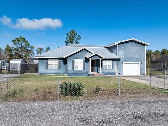 view of front facade featuring a front lawn and a garage