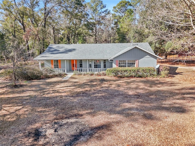 single story home with a porch