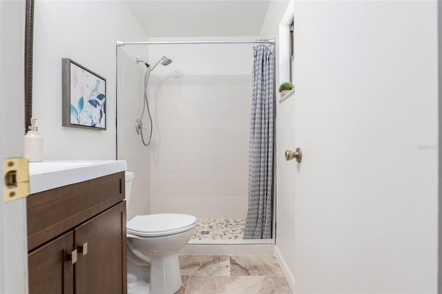 bathroom with toilet, vanity, and curtained shower