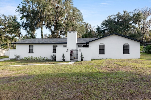 view of front facade with a front lawn