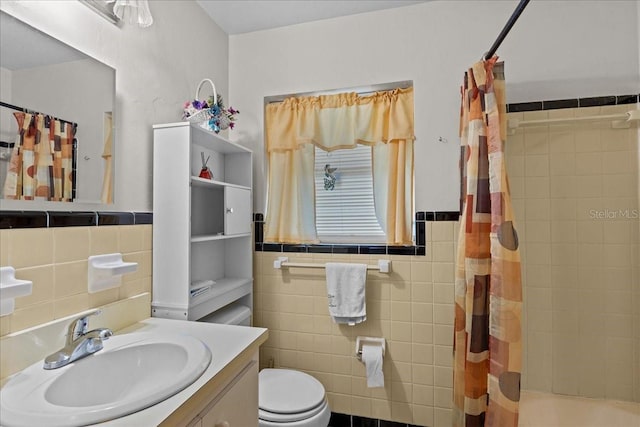 full bathroom featuring shower / bath combo with shower curtain, vanity, tile walls, and toilet