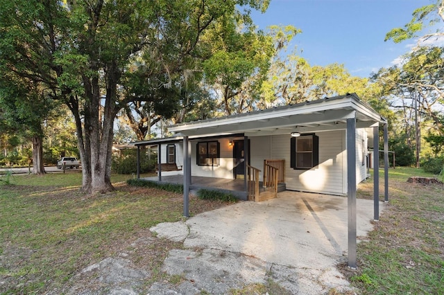 view of front facade featuring a carport