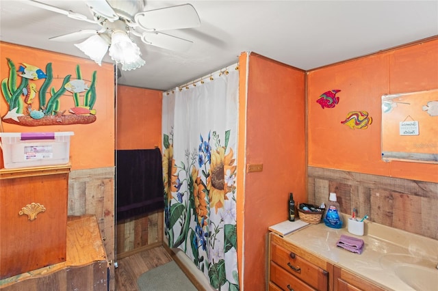 bathroom featuring a shower with curtain, ceiling fan, wood-type flooring, and vanity