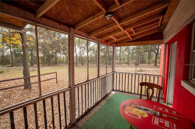 sunroom with vaulted ceiling