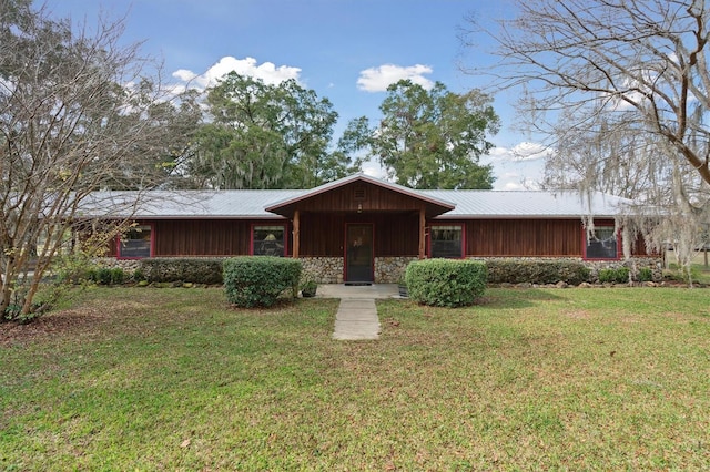 ranch-style home with a front lawn