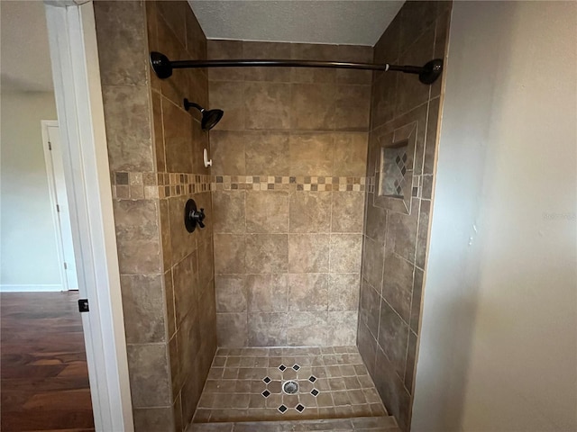 bathroom featuring a tile shower