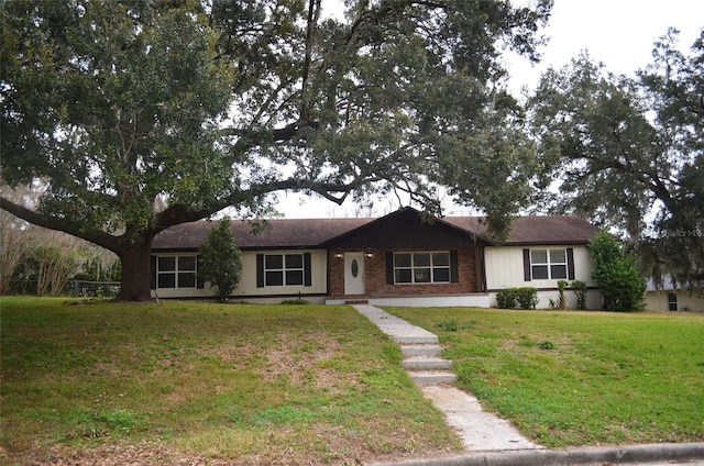 ranch-style home with a front yard