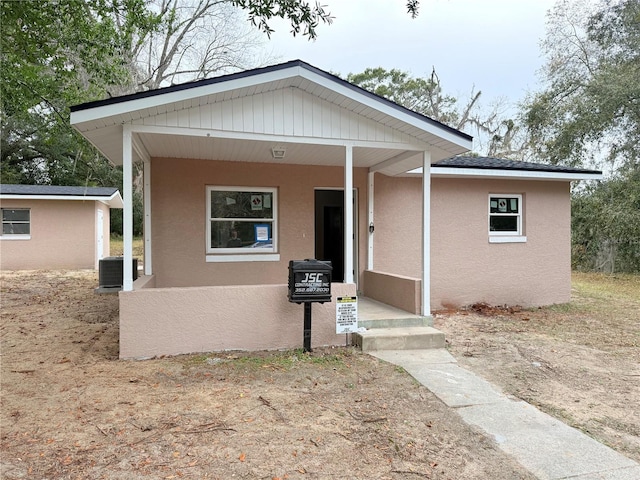 bungalow-style house featuring cooling unit